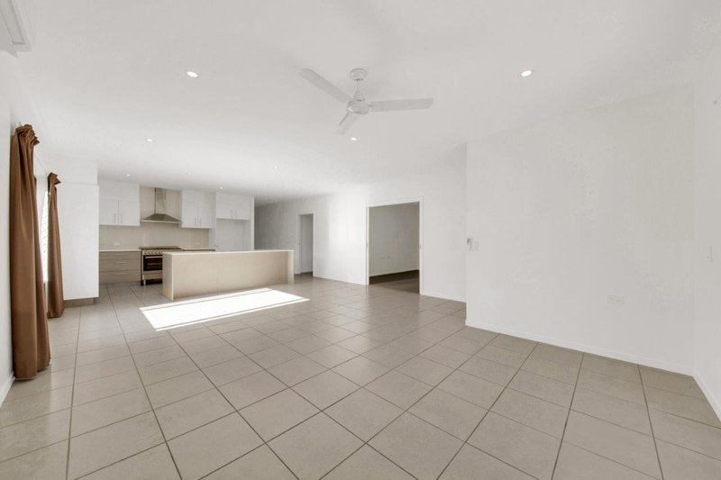 Photo - 16 Telopea Place, New Auckland QLD 4680 - Image 5
