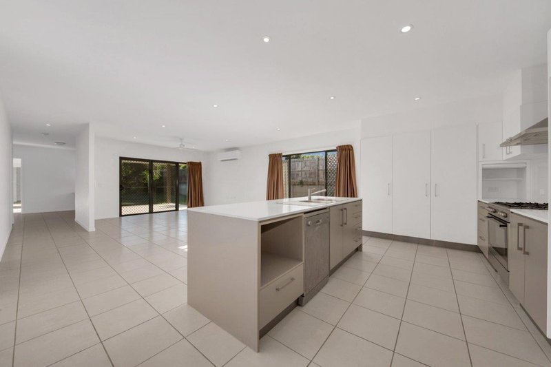 Photo - 16 Telopea Place, New Auckland QLD 4680 - Image 6