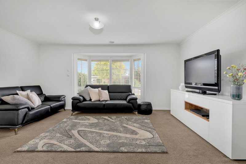 Photo - 16 Thoroughbred Avenue, Werribee VIC 3030 - Image 2