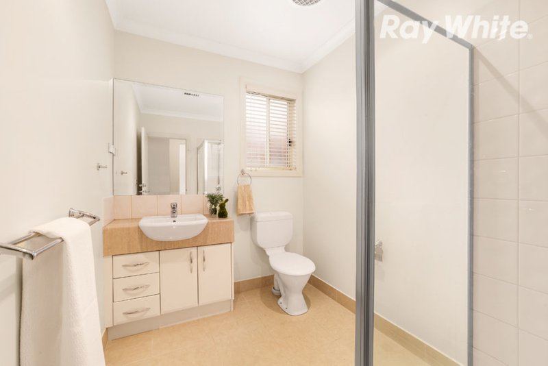 Photo - 16 Thrush Street, South Morang VIC 3752 - Image 6