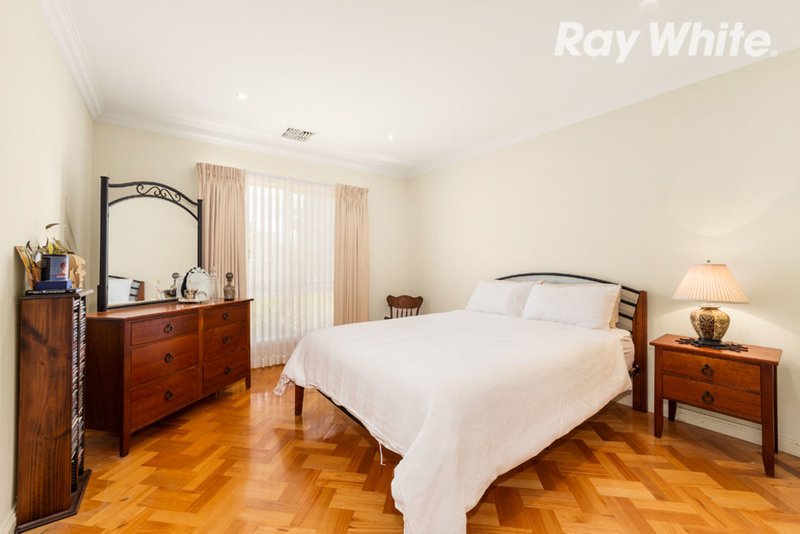 Photo - 16 Thrush Street, South Morang VIC 3752 - Image 7