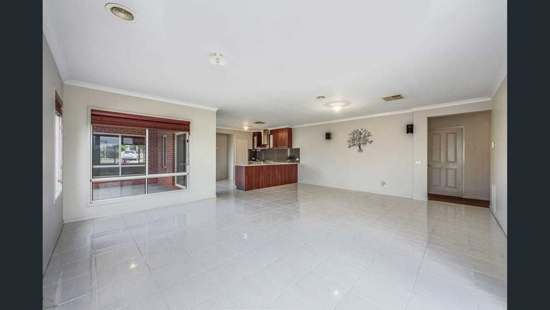 Photo - 16 Thunderbolt Drive, Cranbourne East VIC 3977 - Image 2