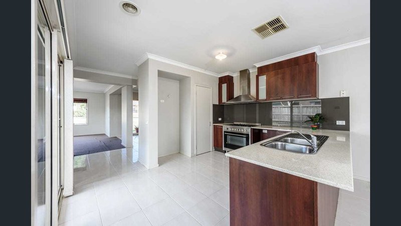 Photo - 16 Thunderbolt Drive, Cranbourne East VIC 3977 - Image 3