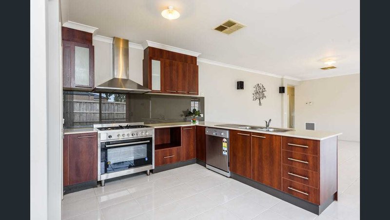 Photo - 16 Thunderbolt Drive, Cranbourne East VIC 3977 - Image 4