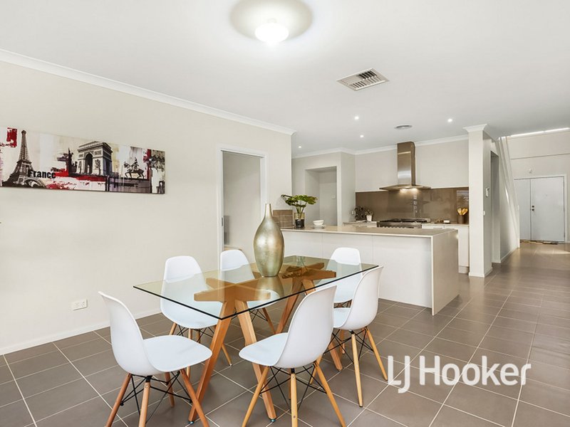 Photo - 16 Tiarella Street, Point Cook VIC 3030 - Image 2