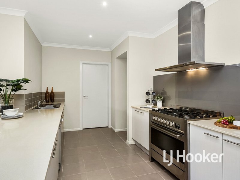 Photo - 16 Tiarella Street, Point Cook VIC 3030 - Image 3