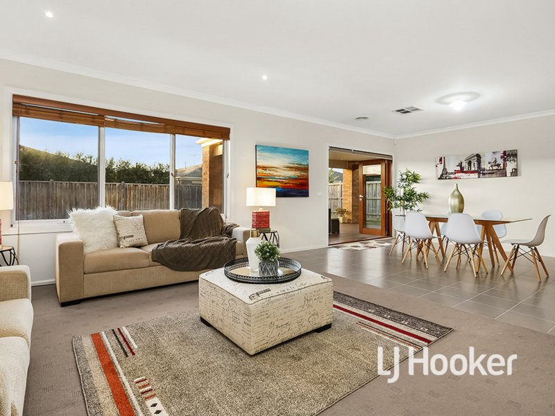 Photo - 16 Tiarella Street, Point Cook VIC 3030 - Image 5