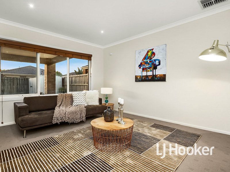 Photo - 16 Tiarella Street, Point Cook VIC 3030 - Image 6