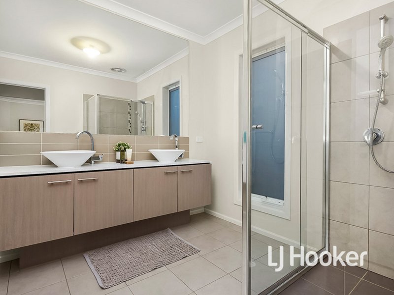 Photo - 16 Tiarella Street, Point Cook VIC 3030 - Image 8