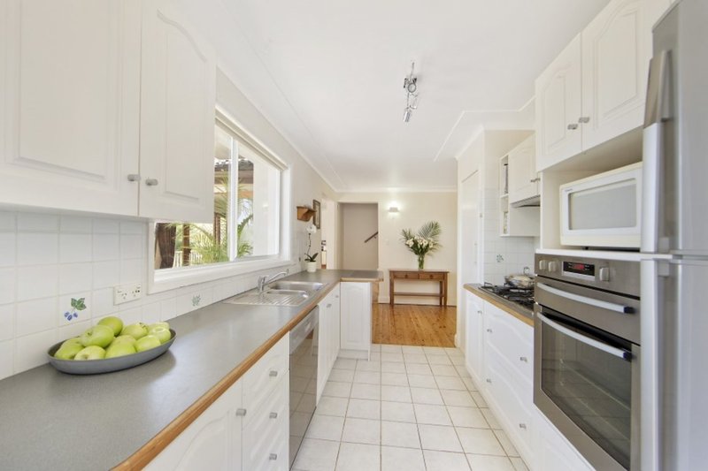 Photo - 16 Tipperary Avenue, Killarney Heights NSW 2087 - Image 5