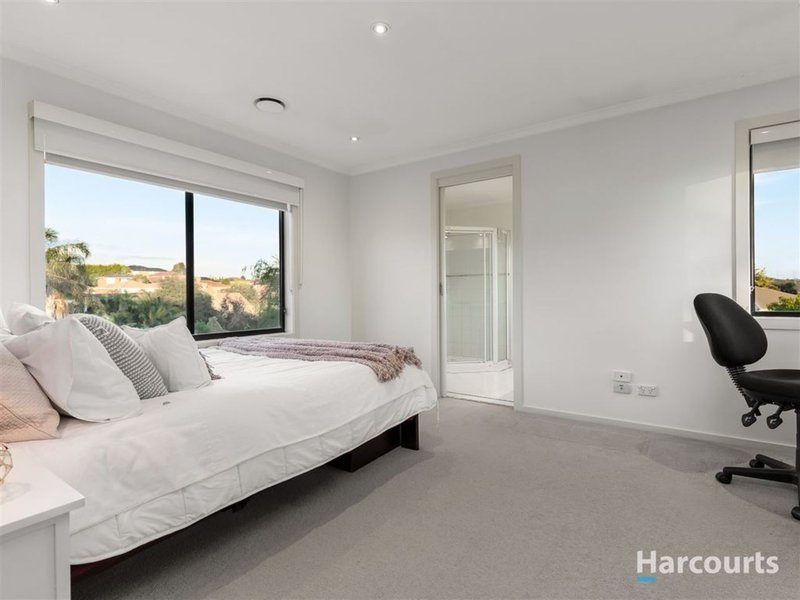 Photo - 16 Tirhatuan Drive, Rowville VIC 3178 - Image 15