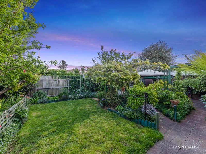 Photo - 16 Tiverton Drive, Mulgrave VIC 3170 - Image 13