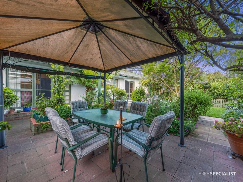 Photo - 16 Tiverton Drive, Mulgrave VIC 3170 - Image 14