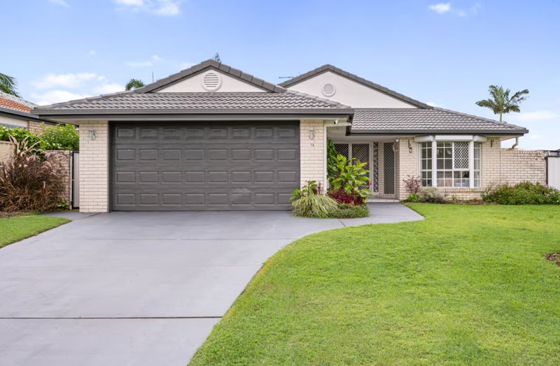 Photo - 16 Topsail Circuit, Banksia Beach QLD 4507 - Image 2