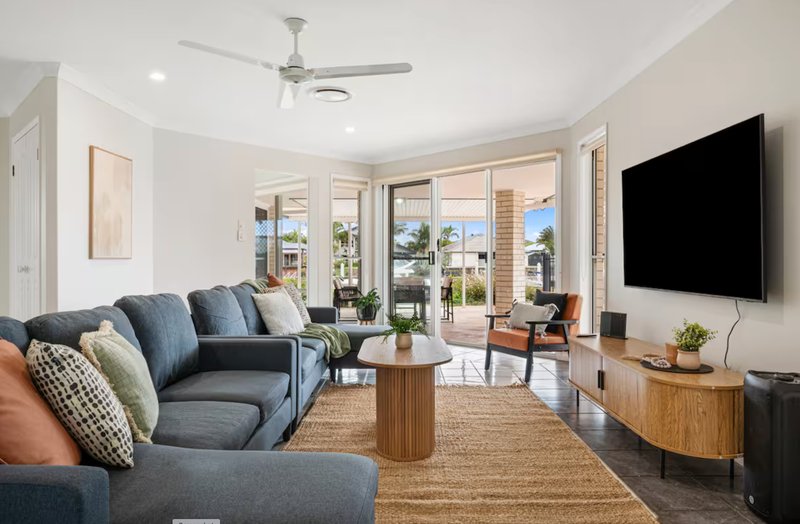 Photo - 16 Topsail Circuit, Banksia Beach QLD 4507 - Image 4