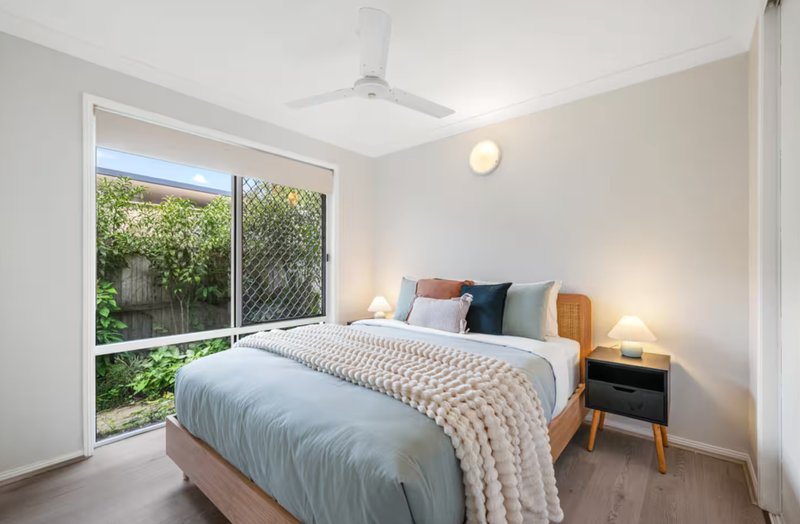 Photo - 16 Topsail Circuit, Banksia Beach QLD 4507 - Image 11