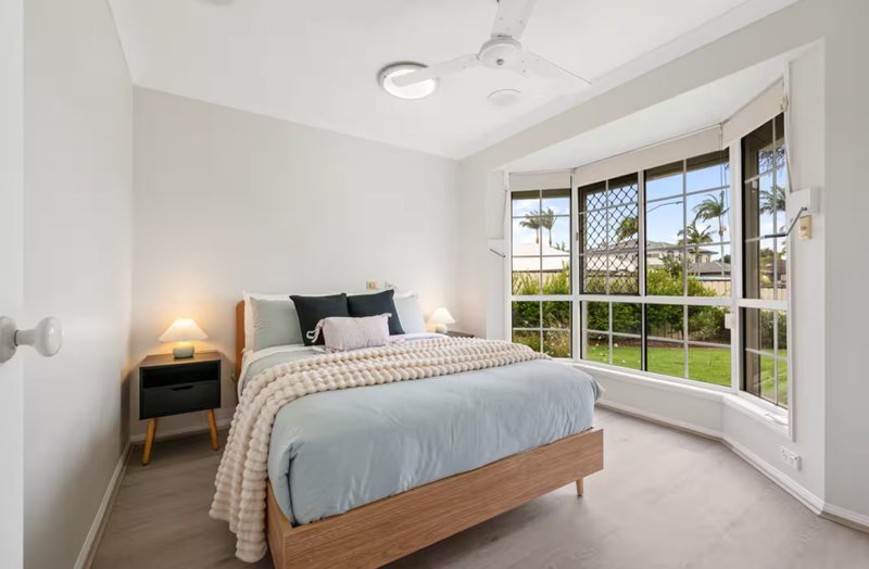 Photo - 16 Topsail Circuit, Banksia Beach QLD 4507 - Image 12