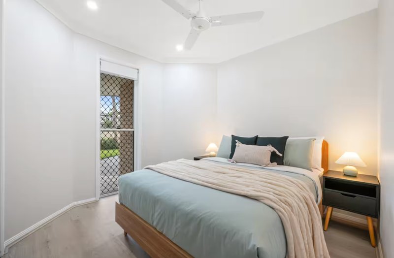 Photo - 16 Topsail Circuit, Banksia Beach QLD 4507 - Image 13