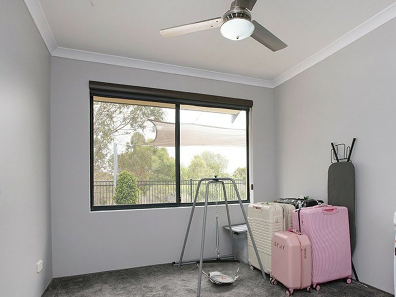 Photo - 16 Torino Crescent, Piara Waters WA 6112 - Image 10