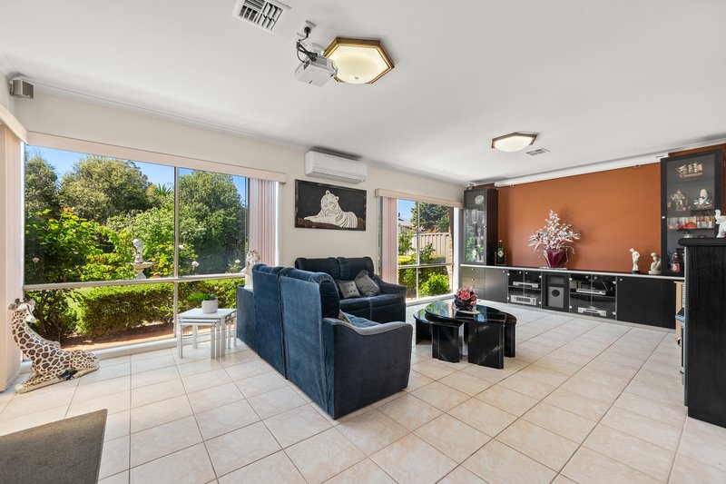 Photo - 16 Torro Walk, Sydenham VIC 3037 - Image 15