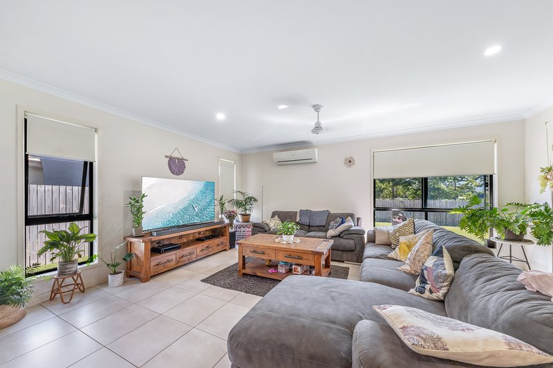 Photo - 16 Trader Crescent, Cannonvale QLD 4802 - Image 3