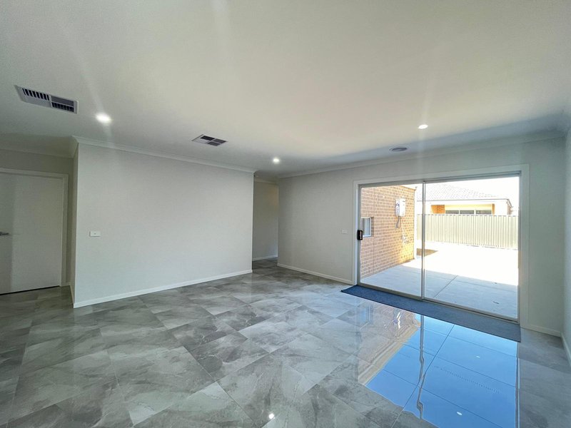 Photo - 16 Traverse Avenue, Tarneit VIC 3029 - Image 3