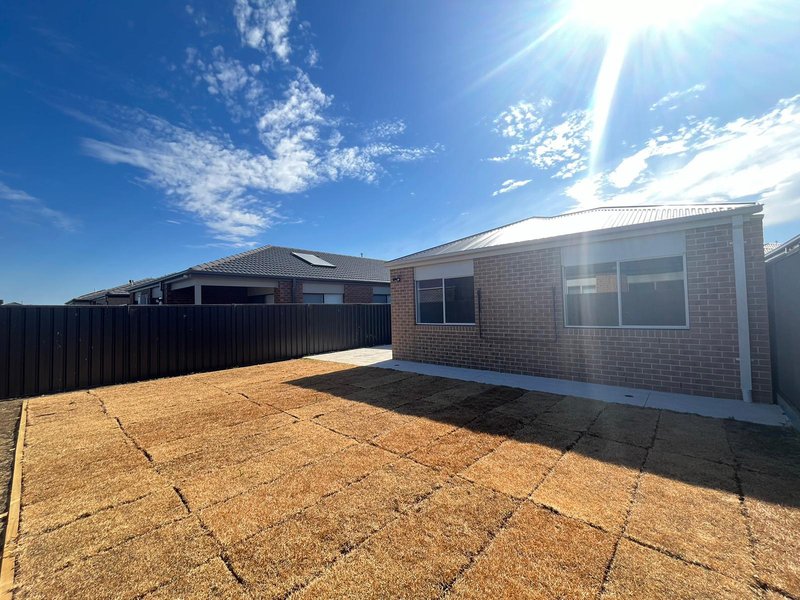 Photo - 16 Traverse Avenue, Tarneit VIC 3029 - Image 17