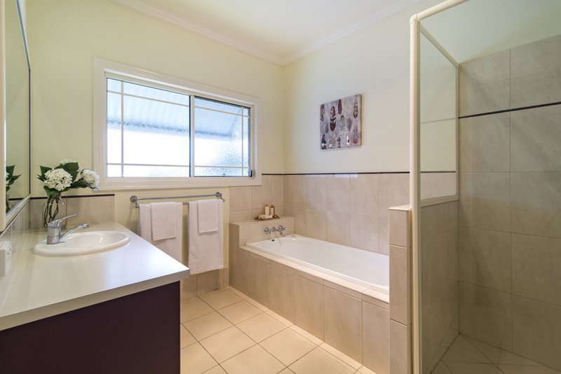 Photo - 16 Traverston Court, Preston QLD 4352 - Image 12