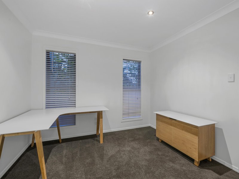 Photo - 16 Travorten Drive, Bridgeman Downs QLD 4035 - Image 15