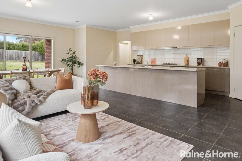 Photo - 16 Tree Change Way, Woodend VIC 3442 - Image 4