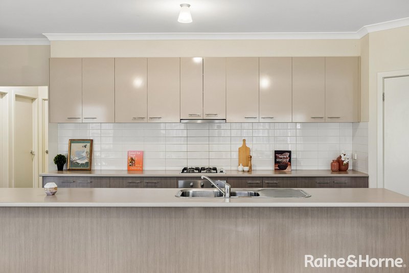 Photo - 16 Tree Change Way, Woodend VIC 3442 - Image 7
