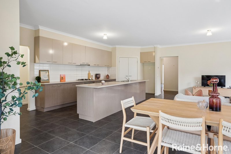 Photo - 16 Tree Change Way, Woodend VIC 3442 - Image 8