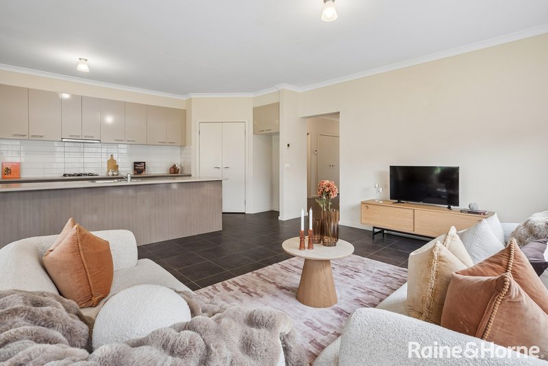 Photo - 16 Tree Change Way, Woodend VIC 3442 - Image 9