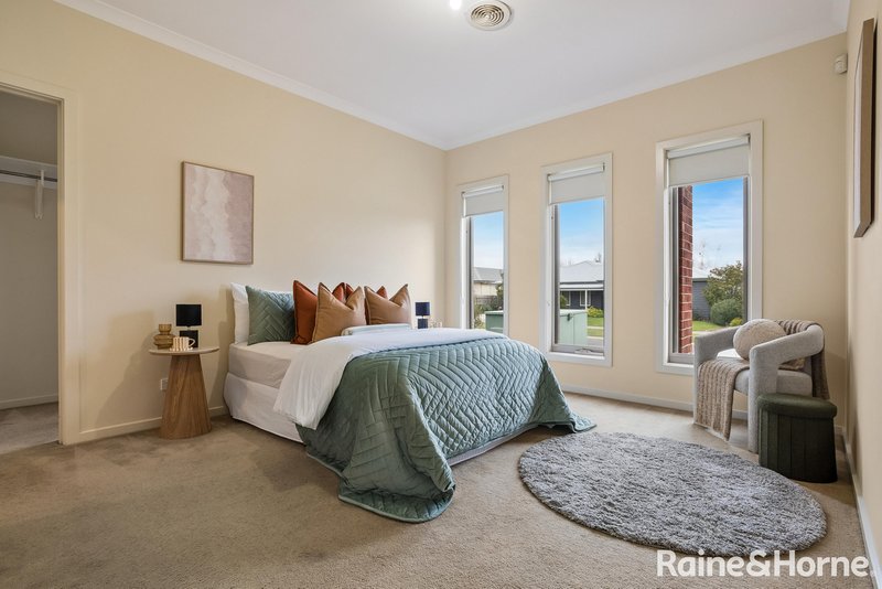 Photo - 16 Tree Change Way, Woodend VIC 3442 - Image 11