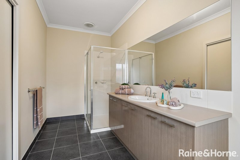 Photo - 16 Tree Change Way, Woodend VIC 3442 - Image 12