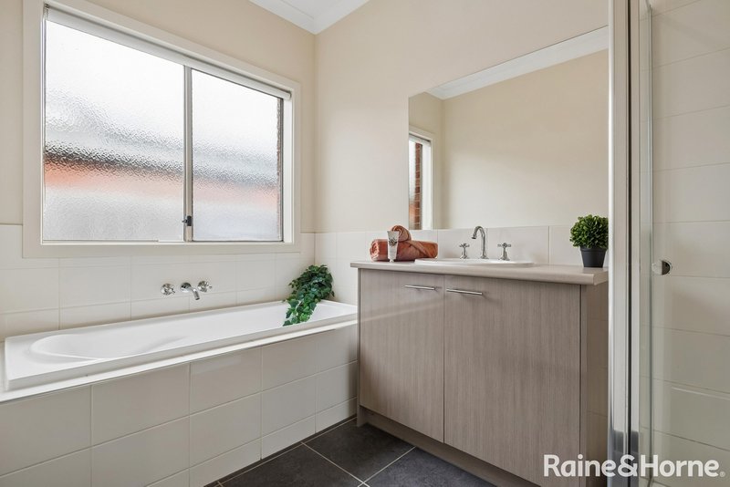 Photo - 16 Tree Change Way, Woodend VIC 3442 - Image 14