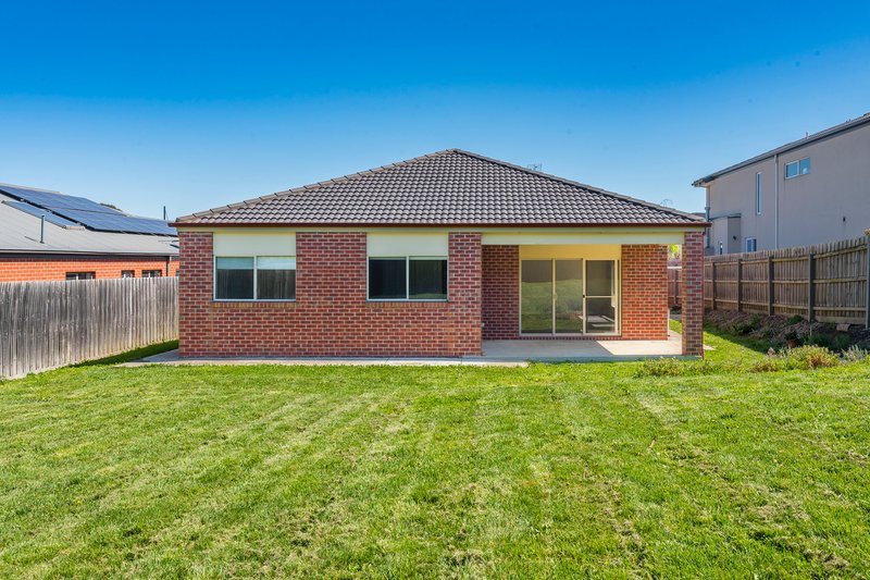 Photo - 16 Tree Change Way, Woodend VIC 3442 - Image 16