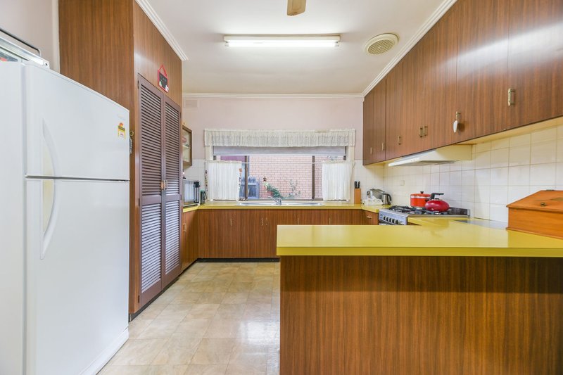 Photo - 16 Treesbank Avenue, Springvale VIC 3171 - Image 3