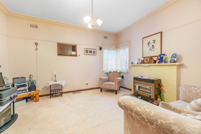 Photo - 16 Treesbank Avenue, Springvale VIC 3171 - Image 7