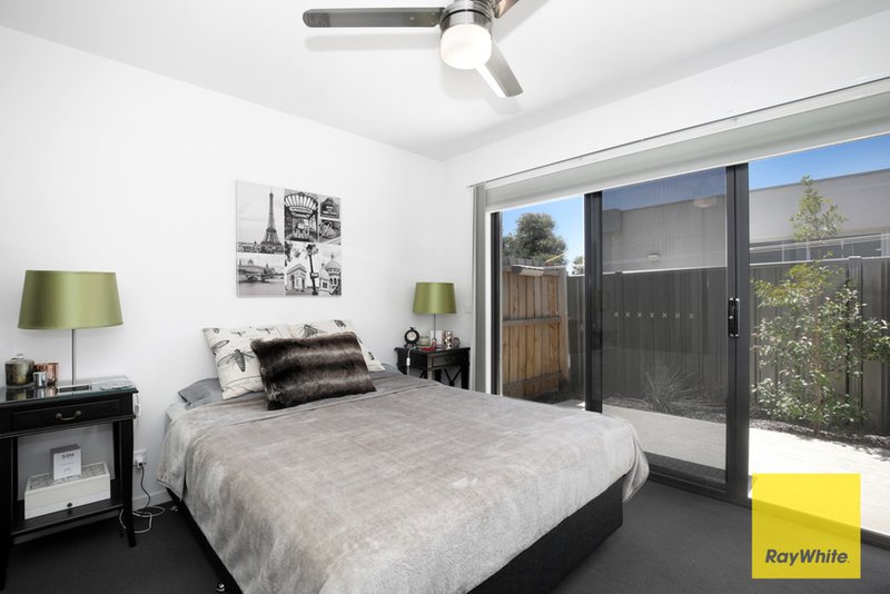 Photo - 16 Tribeca Drive, Point Cook VIC 3030 - Image 6