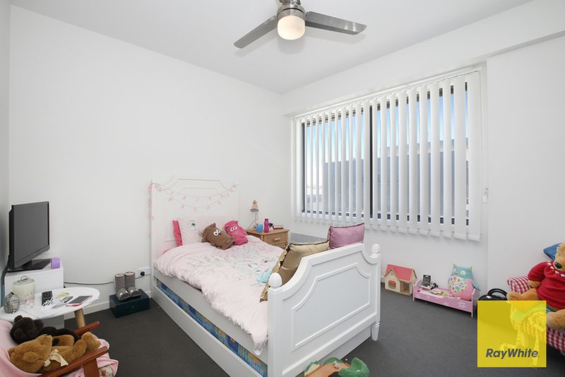 Photo - 16 Tribeca Drive, Point Cook VIC 3030 - Image 9