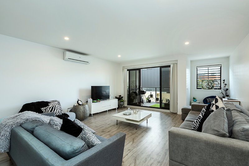 Photo - 16 Tribeca Drive, Point Cook VIC 3030 - Image 4