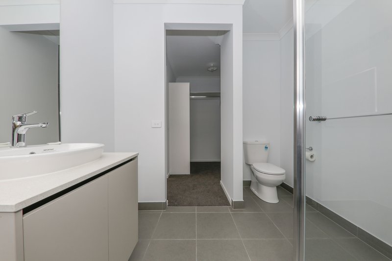 Photo - 16 Trojan Crescent, Clyde North VIC 3978 - Image 8
