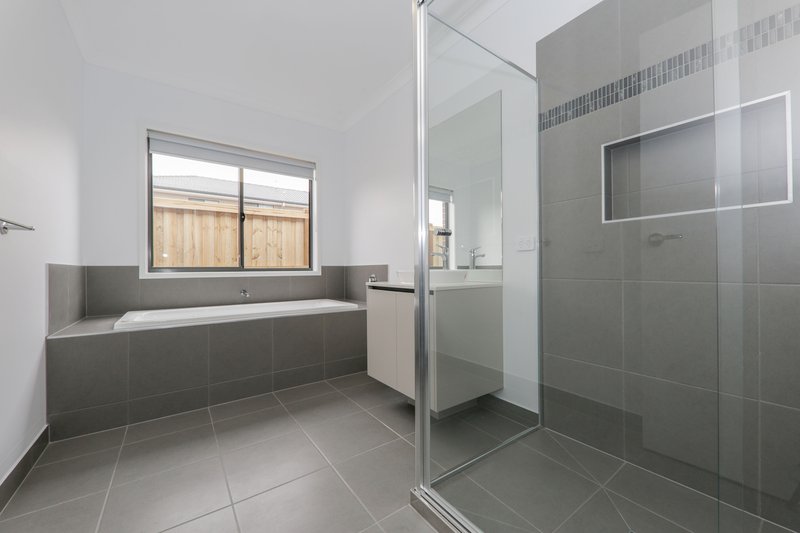 Photo - 16 Trojan Crescent, Clyde North VIC 3978 - Image 9