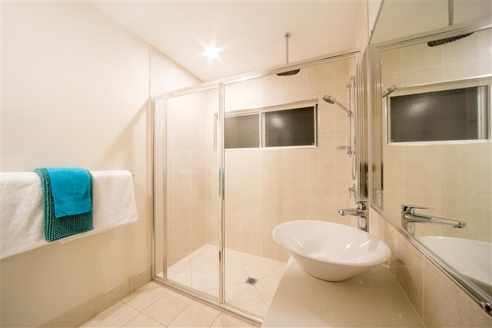 Photo - 16 Tropic Road, Cannonvale QLD 4802 - Image 9