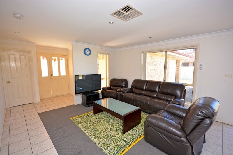 Photo - 16 Tubbo Crescent, Griffith NSW 2680 - Image 5