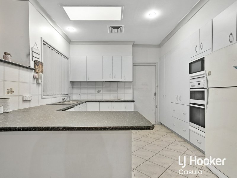 Photo - 16 Tulloch Close, Casula NSW 2170 - Image 3