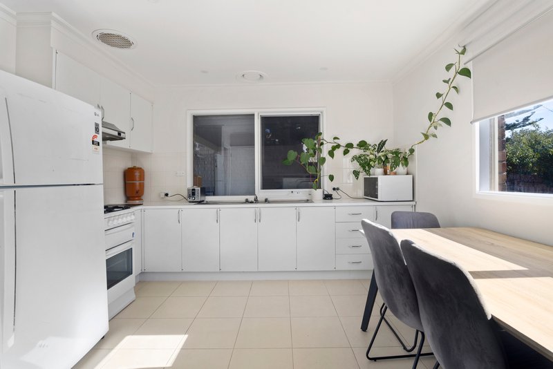 Photo - 1/6 Tulum Court, Frankston VIC 3199 - Image 3