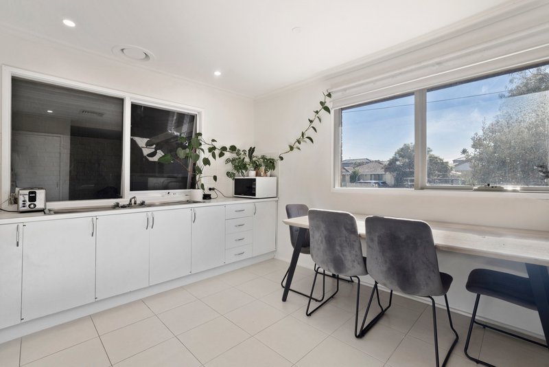 Photo - 1/6 Tulum Court, Frankston VIC 3199 - Image 8