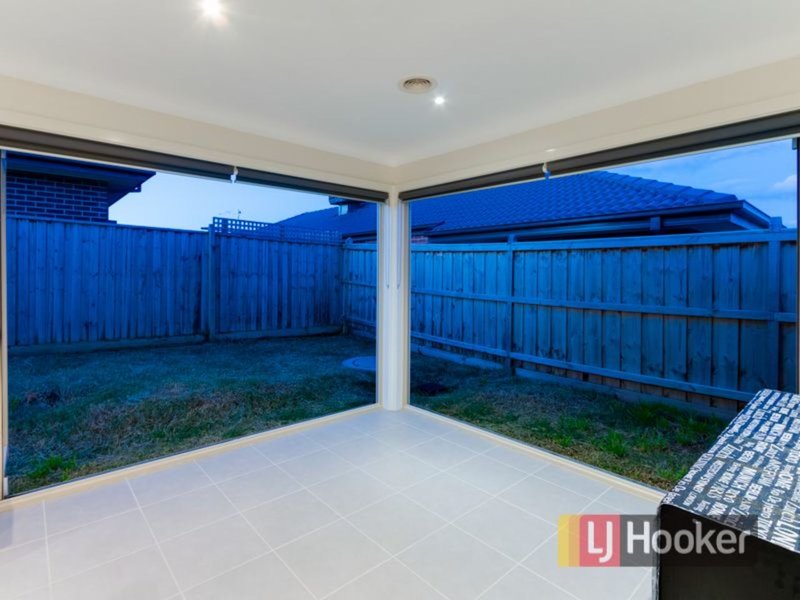 Photo - 16 Tyalla Way, Pakenham VIC 3810 - Image 8